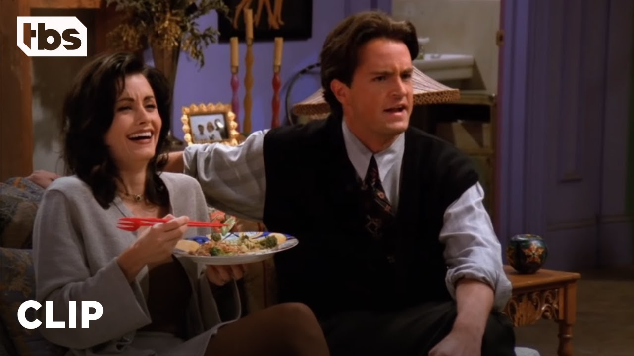 Friends: Chandler Surpreso que as Pessoas Assumem que Ele é Gay