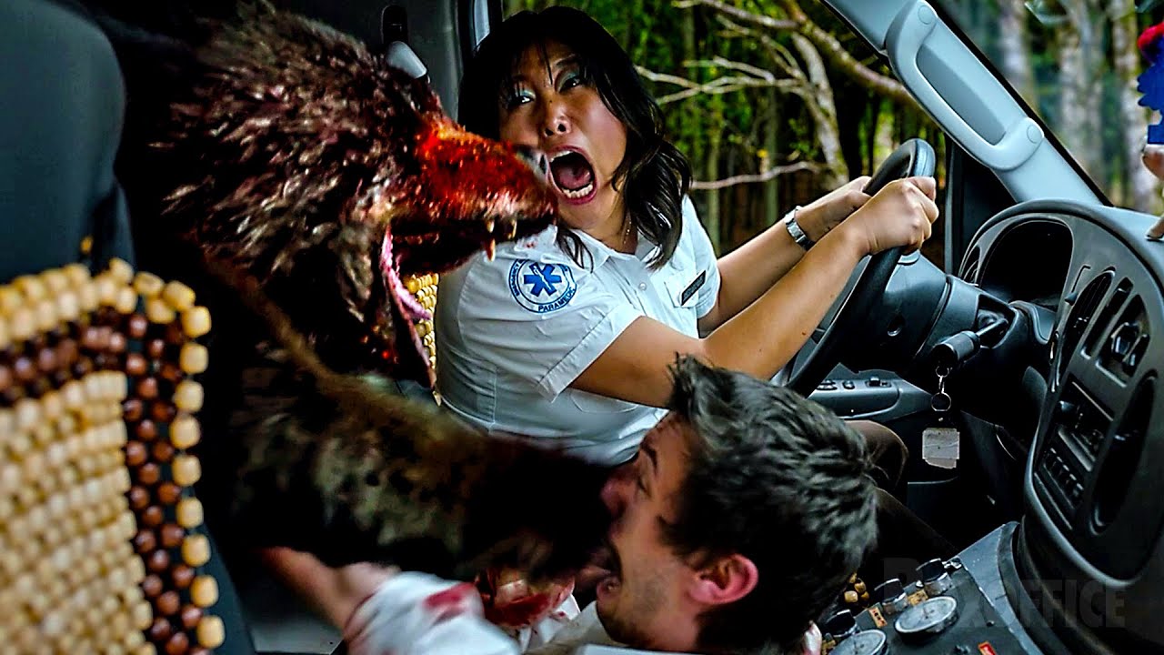A Cena da Ambulância | O Urso do Pó Branco