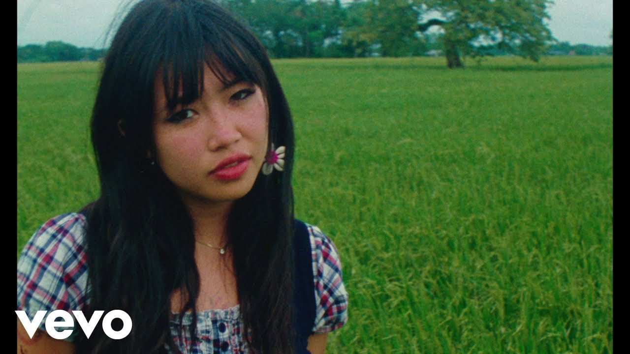 beabadoobee – Glue Song