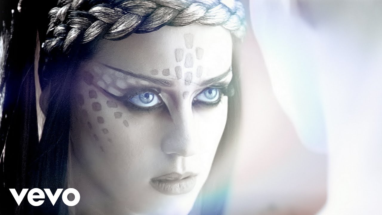 Katy Perry – E.T. ft. Kanye Wes