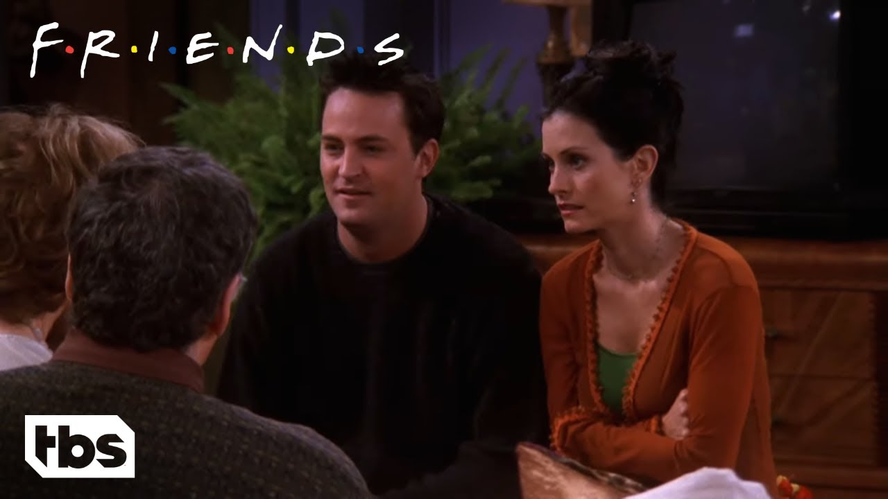 Friends: Chandler Tenta Impressionar Os Pais Da Mônica
