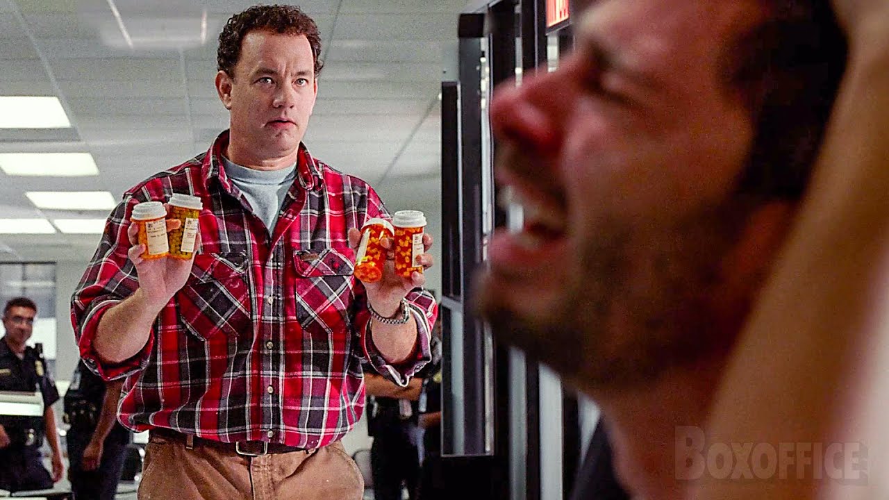 Tom Hanks Salva Um Homem Dos Serviços De Imigração | O Terminal
