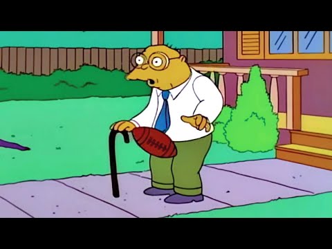 Os Simpsons: Homem Sendo Atingido Por Uma Bola De Futebol