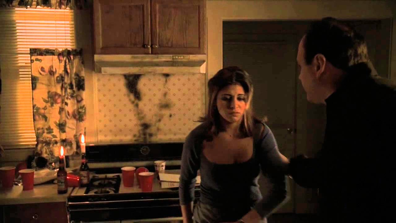 Família Soprano: Meadow Flagrada Dando Uma Festa Na Casa Da Avó