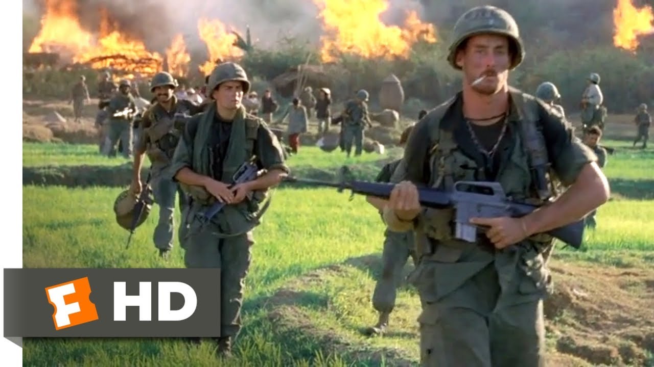Platoon (1986) – Queimando A Vila (4/10)