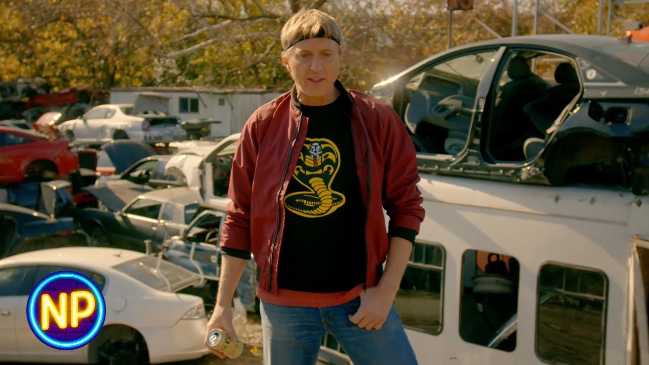 Cena De Treinamento No Ferro-Velho | Cobra Kai: Temporada 1, Episódio 8