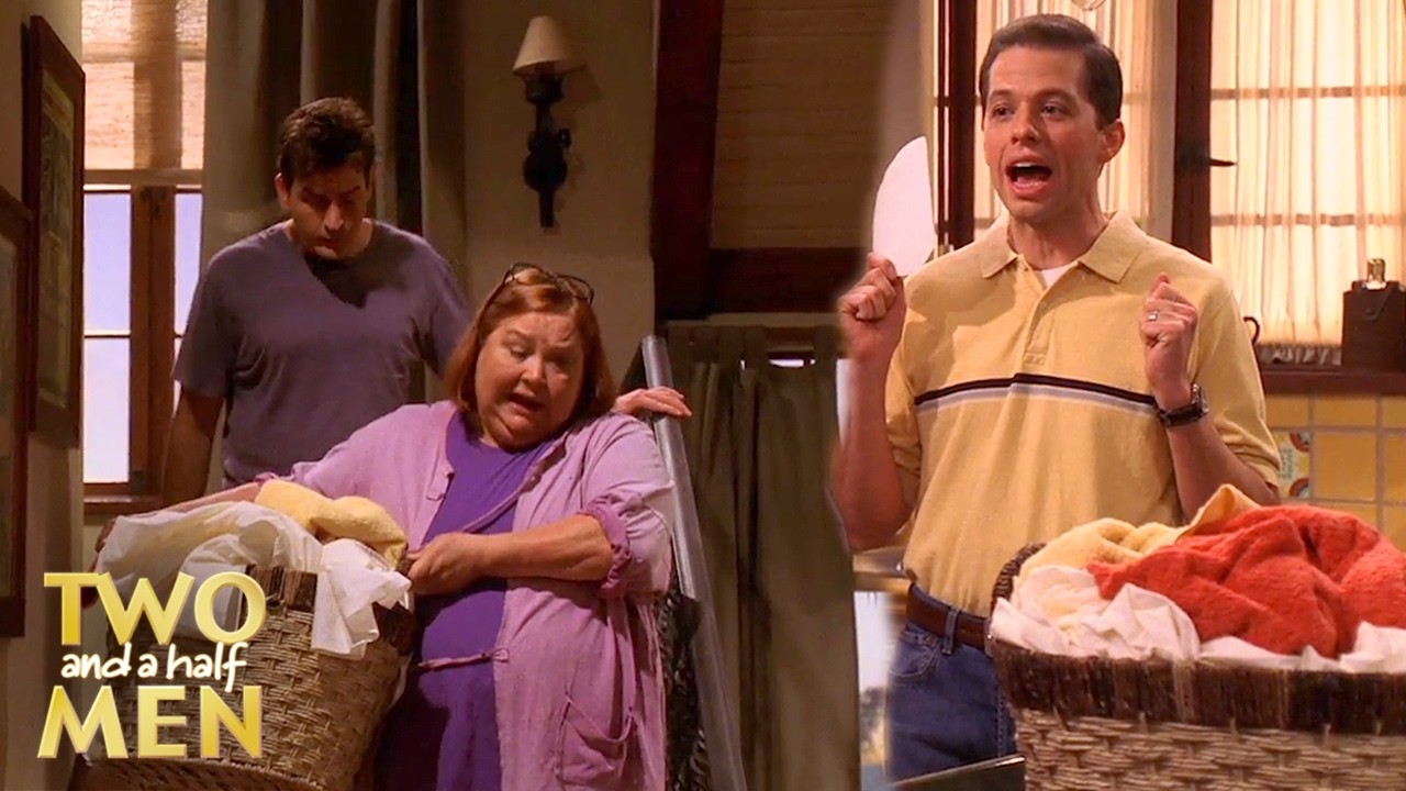 Charlie Abusa Da Autoridade Com Berta | Dois Homens E Meio