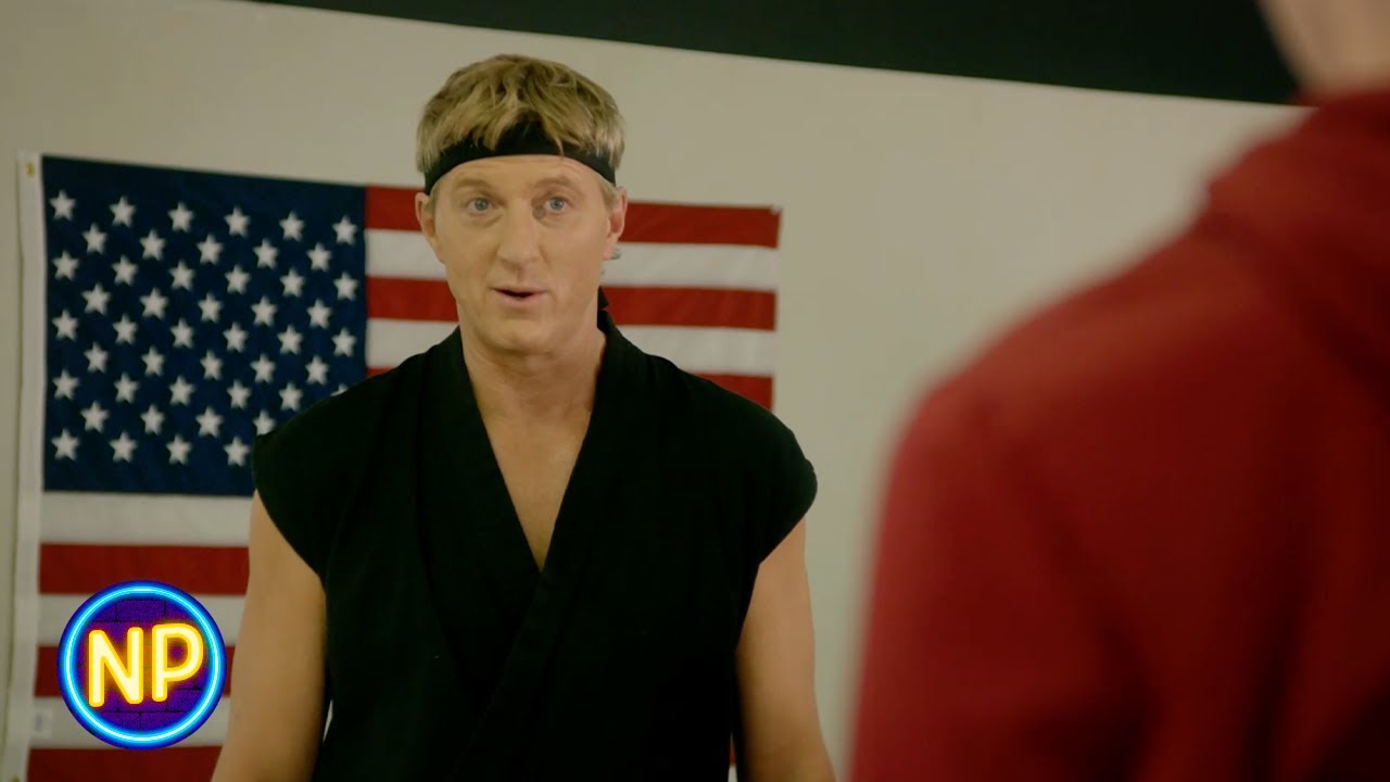 Johnny Ensinando Em Um Dojo Lotado | Cobra Kai: Temporada 1, Episódio 6