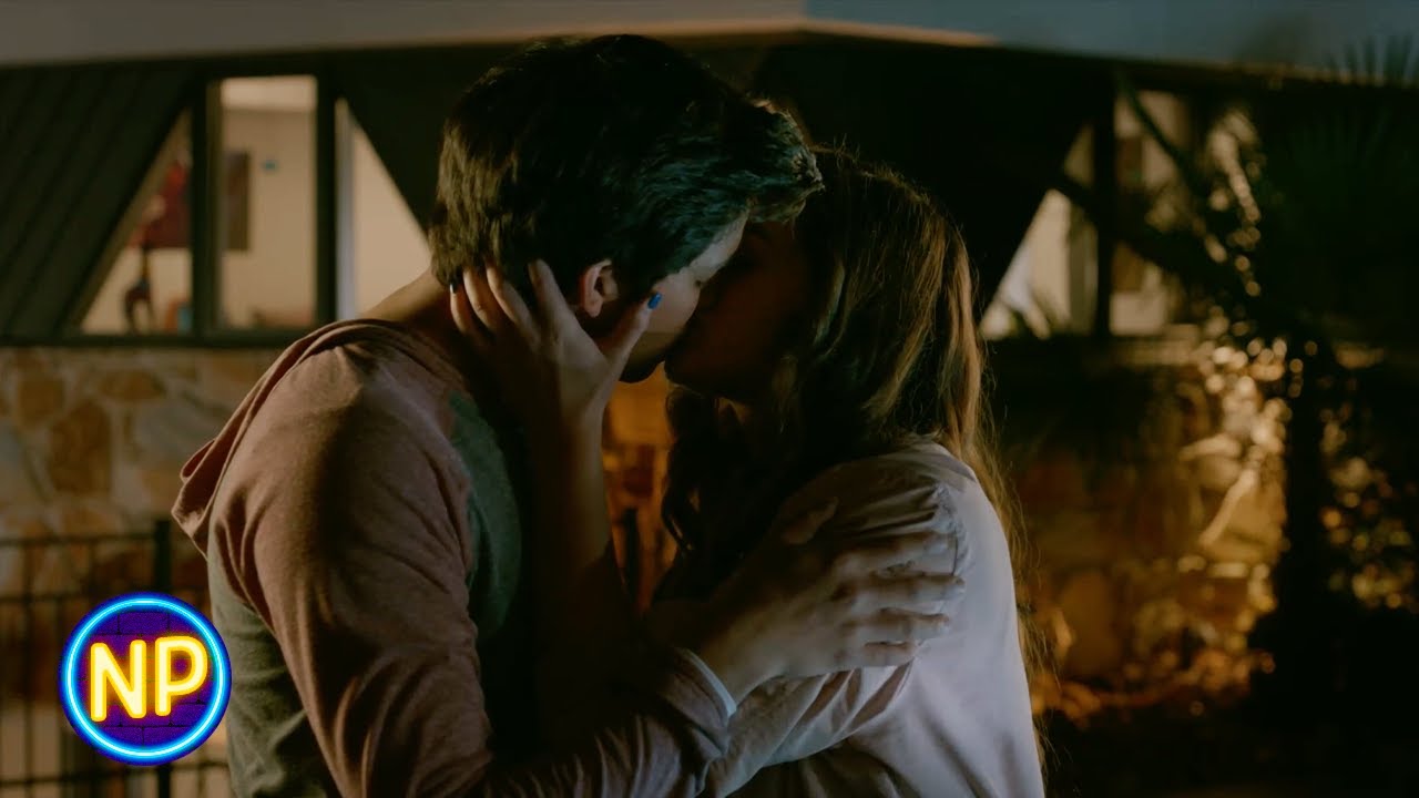 Policiais Invadem A Festa | Cobra Kai: Temporada 2, Episódio 9