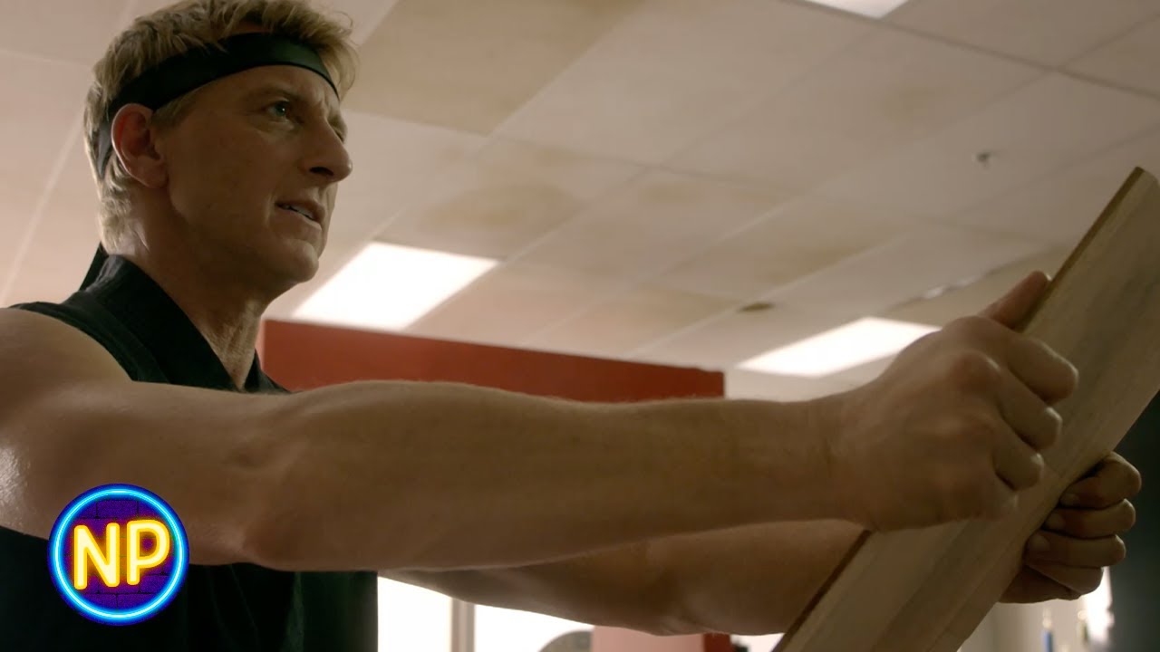 Treinamento Noturno Na Piscina | Cobra Kai: Temporada 1, Episódio 3